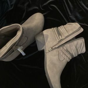 Make an offer - Wonder Nation beige boots